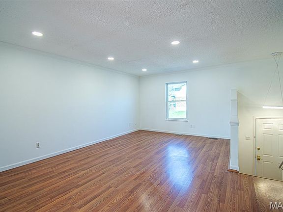 4th image of 689 Boca Raton Dr #B