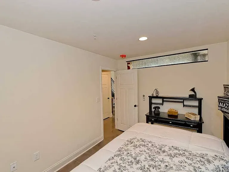 301 Green St #104 — Photo 7
