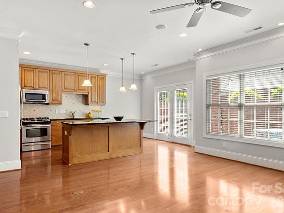 4th image of 705 Congressional Ln