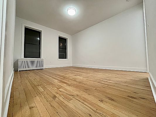 4th image of 405 W 45th St #3E