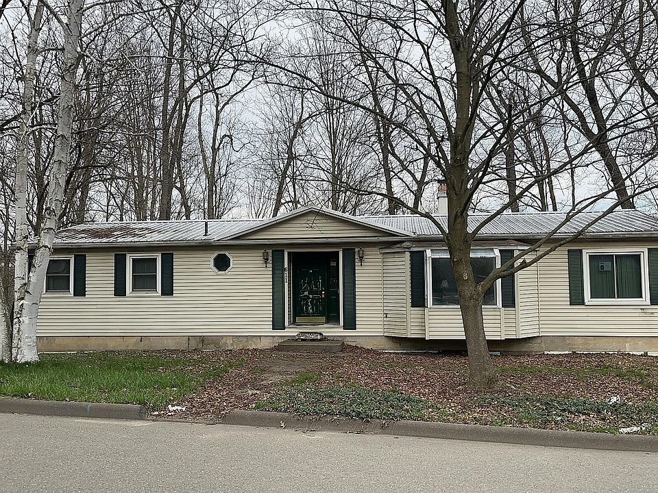 1st image of 611 3rd St