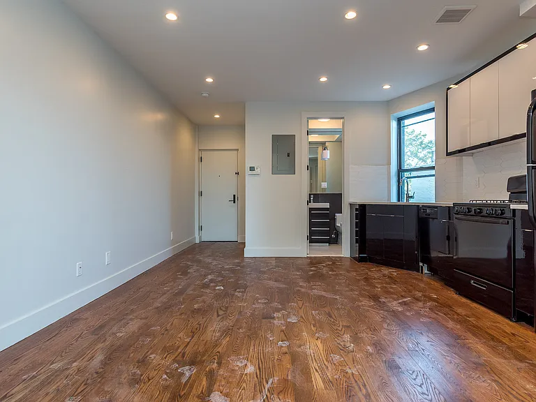 663 Hancock St #9 — Photo 9