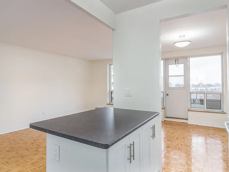 11 Shallmar Blvd — Photo 24