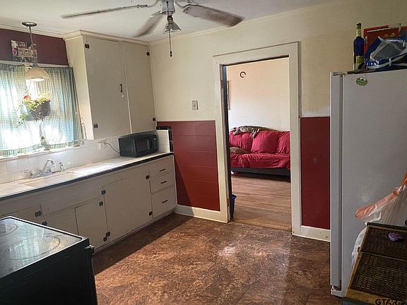 5th image of 1312 E Lamar St