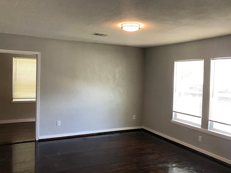503 Harvey St — Photo 14