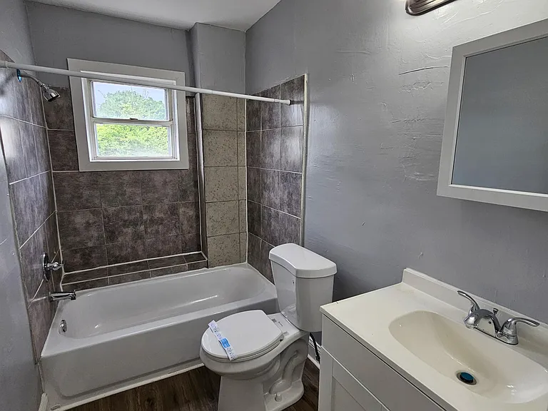 726 Wilson St — Photo 16