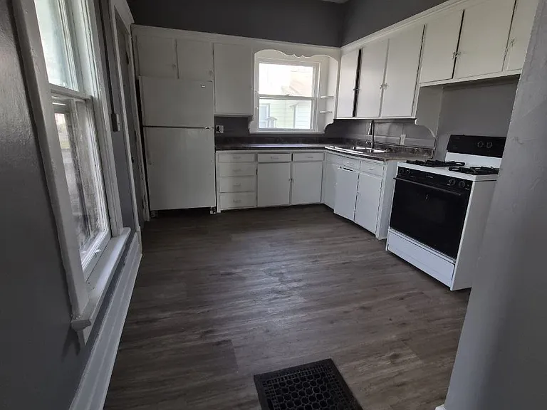 626 W 2nd St #1 — Photo 4