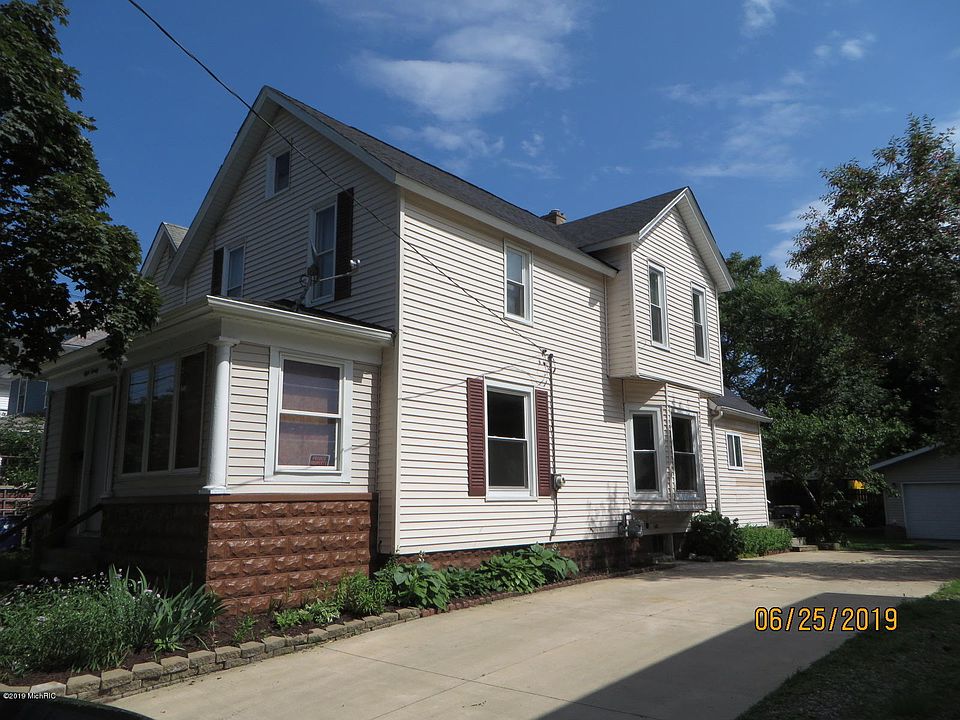 1st image of 820 Veto St NW