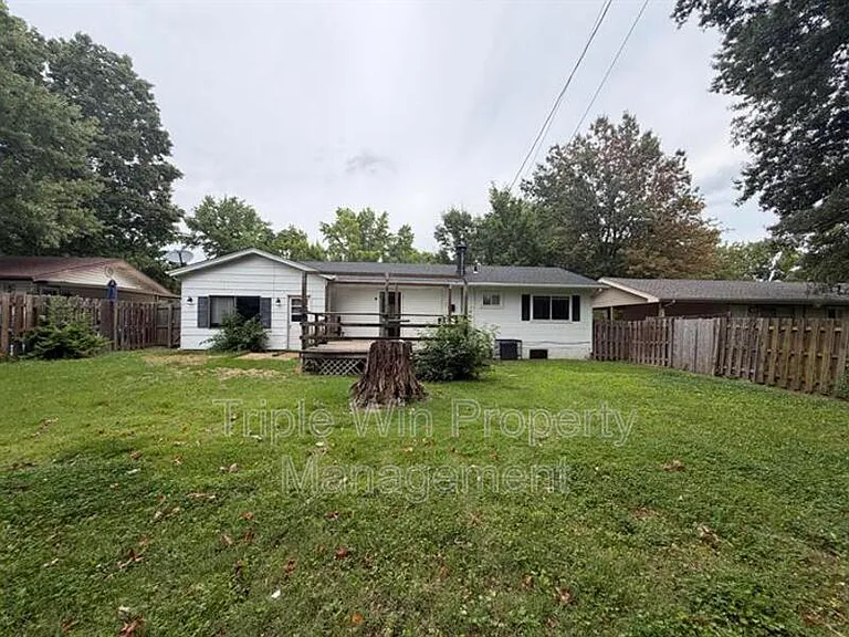 714 Undercliff Dr — Photo 3