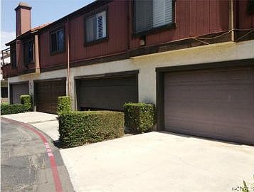 3rd image of 1810 N Vineyard East Ave