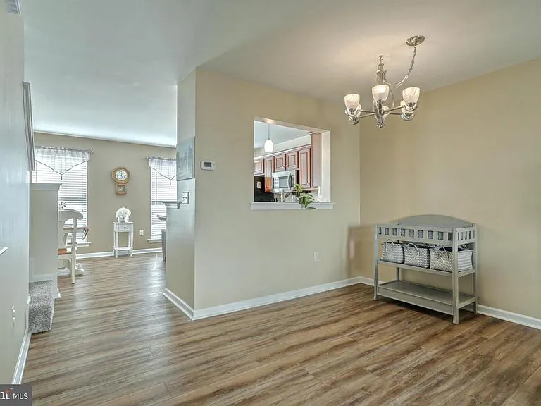2723 Foxshire Dr — Photo 5
