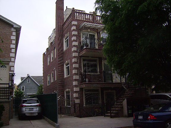 3rd image of 189 Bay 23 St