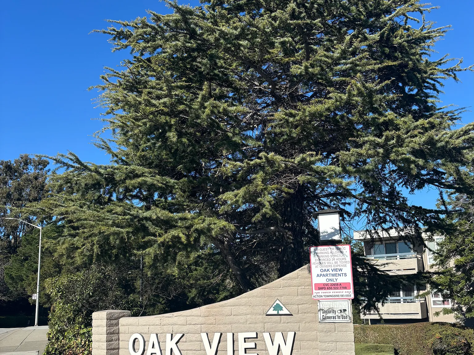 Oakview Apartments — Photo 1
