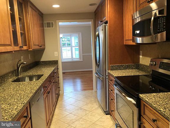 5th image of 3163 Fairbury Ln