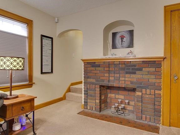 4th image of 1641 Greenlawn Ave