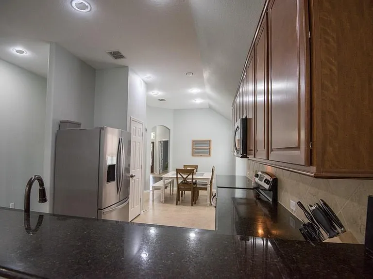 809 Hardwood Dr — Photo 7