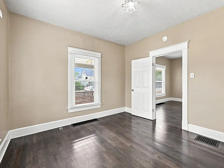 2942 Macpherson Ave — Photo 15