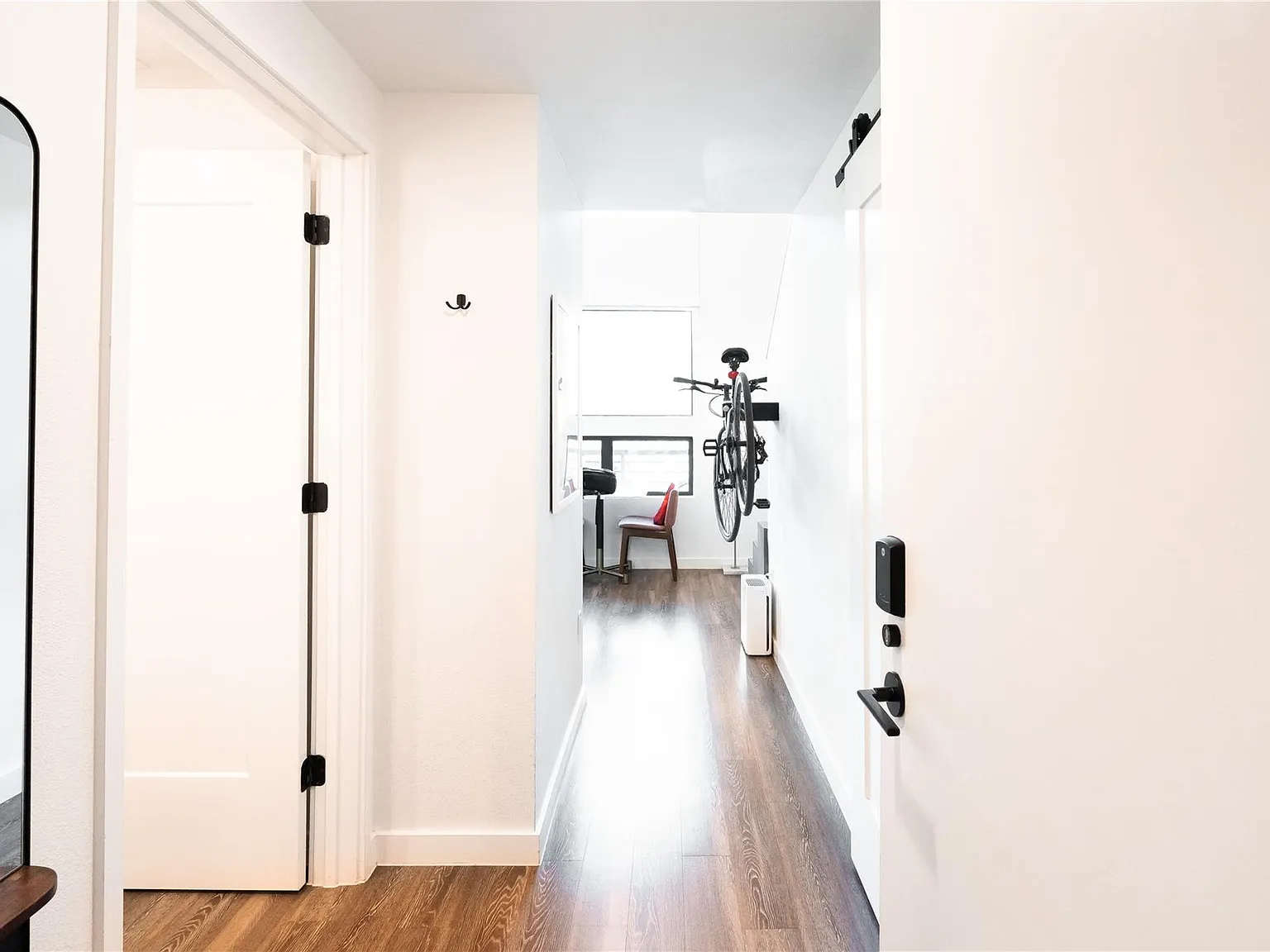1 bed, 1.0 bath, 448 sqft, $1,995 — Photo 2
