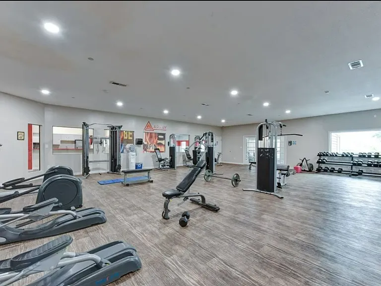 2101 Burton Dr — Photo 15