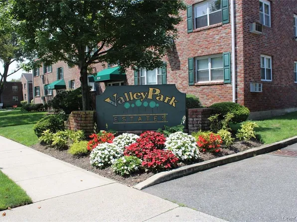 1065 Fenwood Dr APT 2, Valley Stream, NY 11580