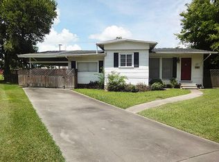 57 Vinca Ct, Lake Jackson, TX 77566