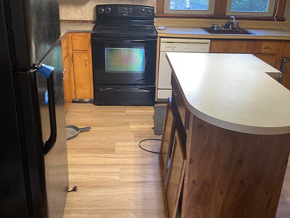 2nd image of 1025 Crown Ave