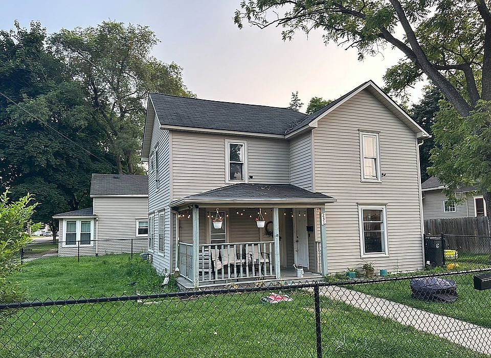 1st image of 231 E Brooks St