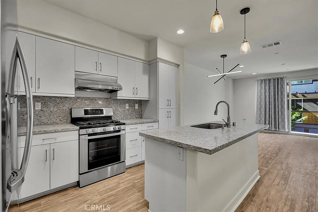 3 bed, 1495 sqft, $3,650 — Photo 1
