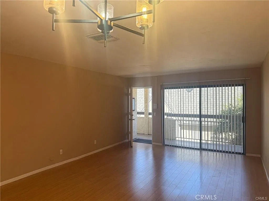 2 bed, 2.5 bath, 1100 sqft, $2,700 — Photo 2