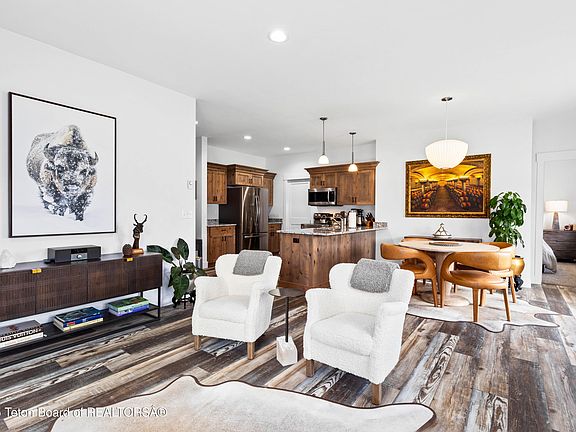 2nd image of 265 River Cir Unit 2