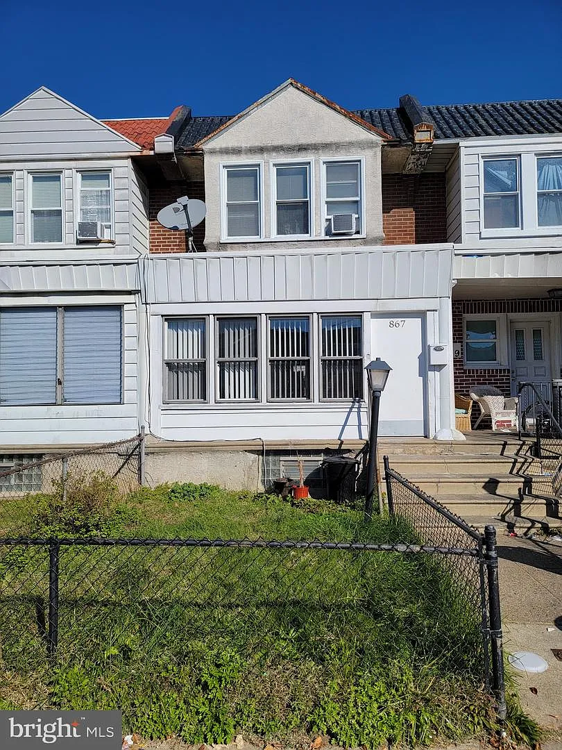 867 Bridge St photo 1