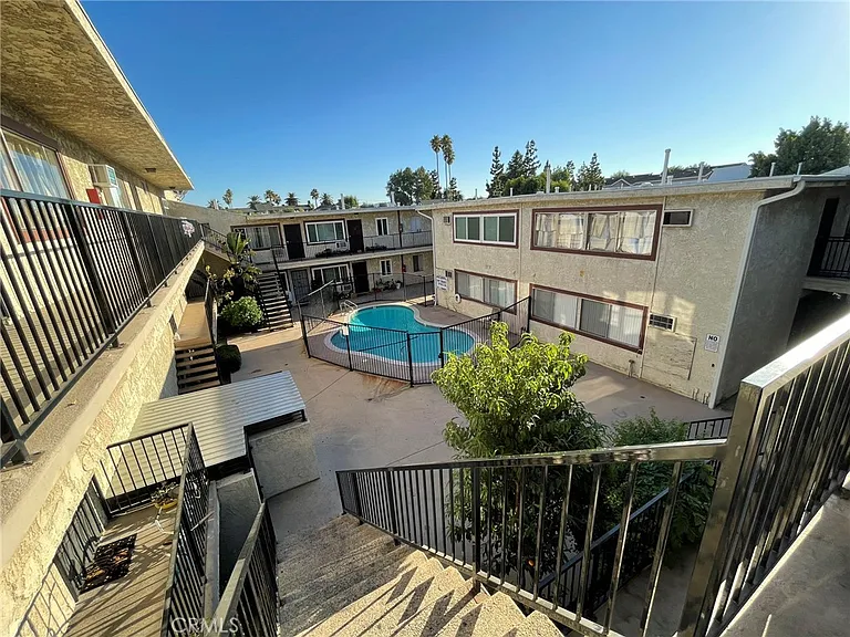 8800 Cedros Ave #111 — Photo 31