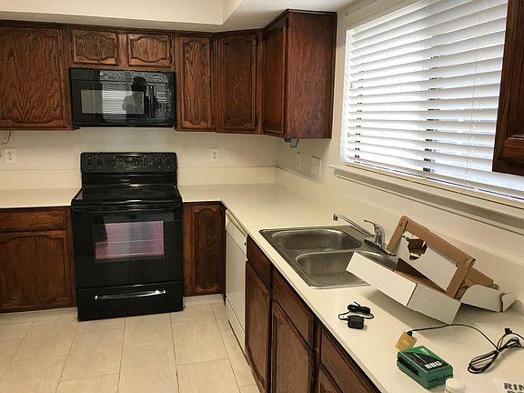 4th image of 1005 Field Trail Dr