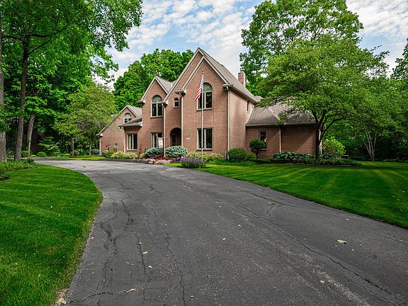3rd image of 896 Christopher Dr