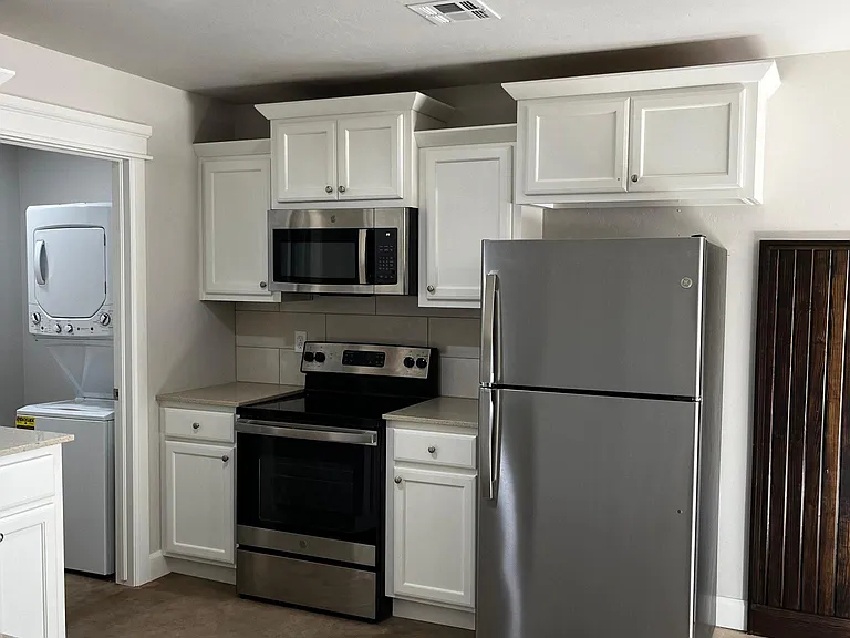 324 SW 6th St #324 — Photo 17