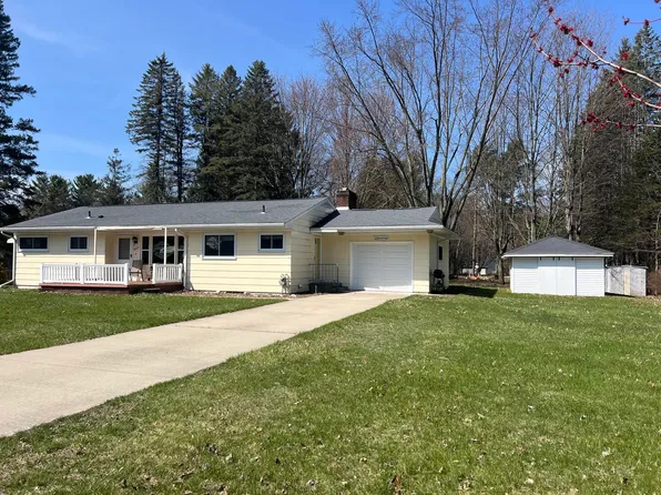 8437 Mohawk Ct, Montague, MI 49437