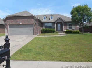 825 W 150th Pl, Glenpool, OK 74033