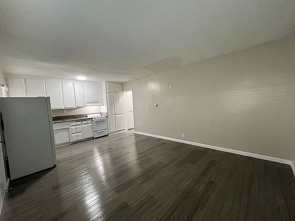 4th image of 2312 Santa Fe Ave #5