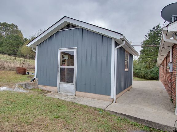 4th image of 31 School House Cir
