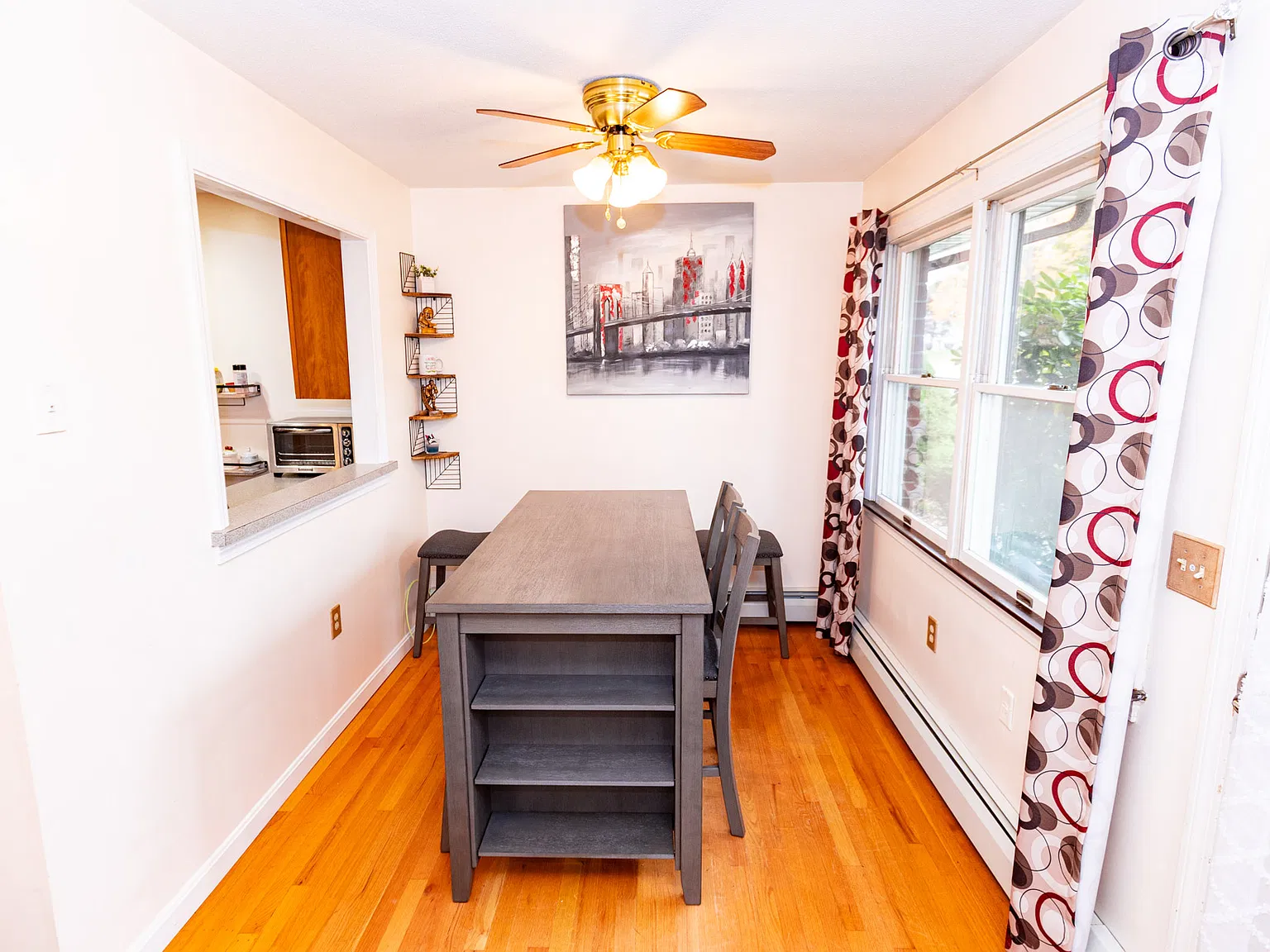 2 bed, 825 sqft, $2,200 — Photo 3