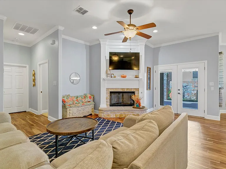 3300 Fountain Way — Photo 32