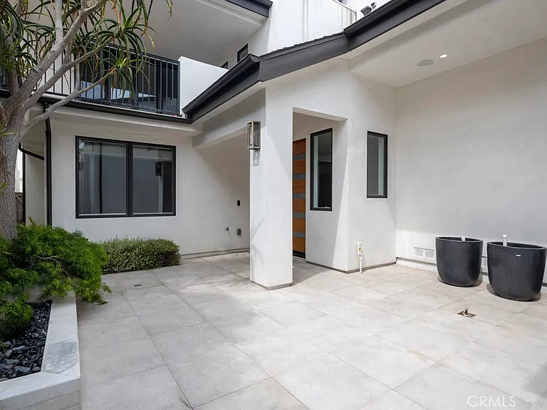 319 Jasmine Ave — Photo 3
