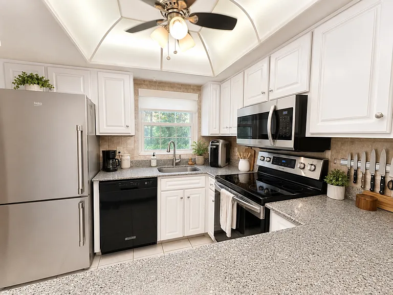 1287 N McMullen Booth Rd — Photo 3