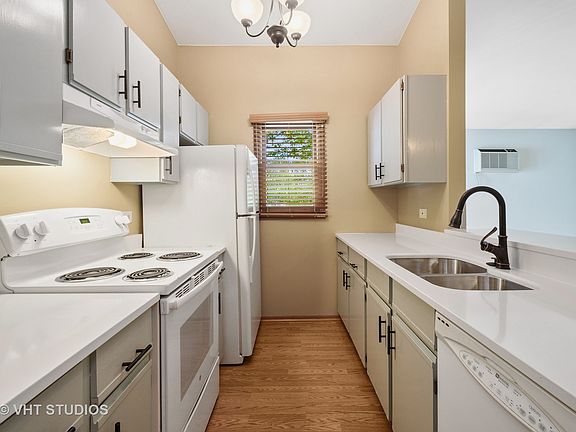 5th image of 1361 Cunat Ct APT 2D