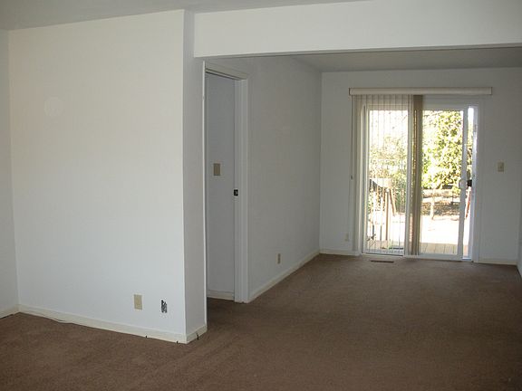 4th image of 1621 Cypress Ave