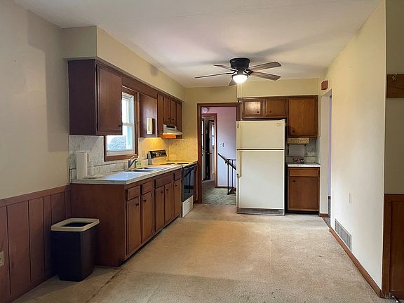 5th image of 28 Brooks Ct