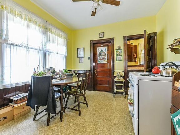 5th image of 19 Stonehurst St