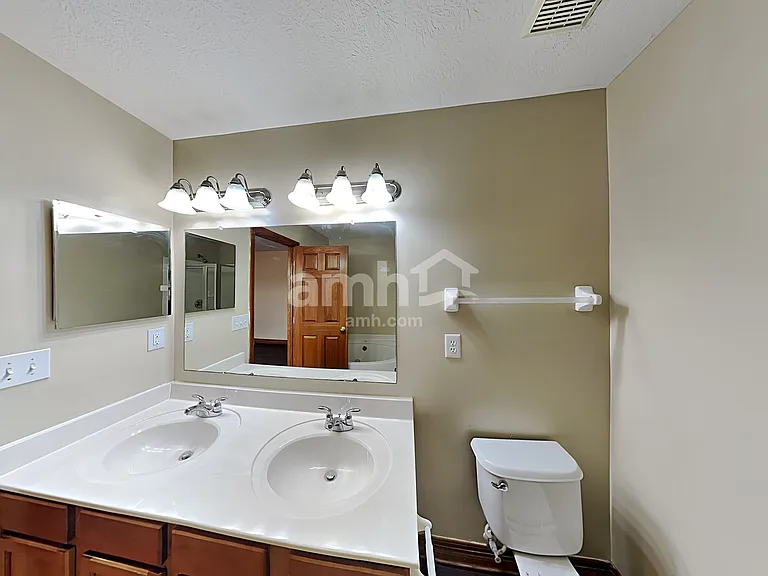 811 Corylus Dr — Photo 14