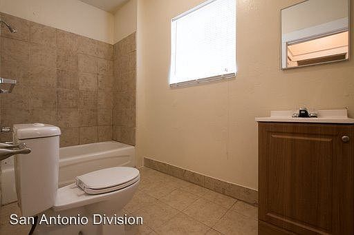 3rd image of 1409 W Woodlawn Ave APT 01