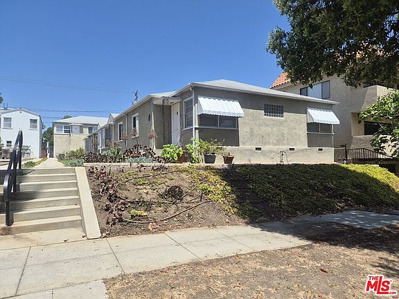 3rd image of 833 16th St APT C